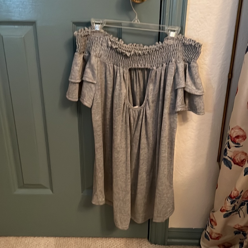 Off-Shoulder Ruffle Top - Picture 5 of 6